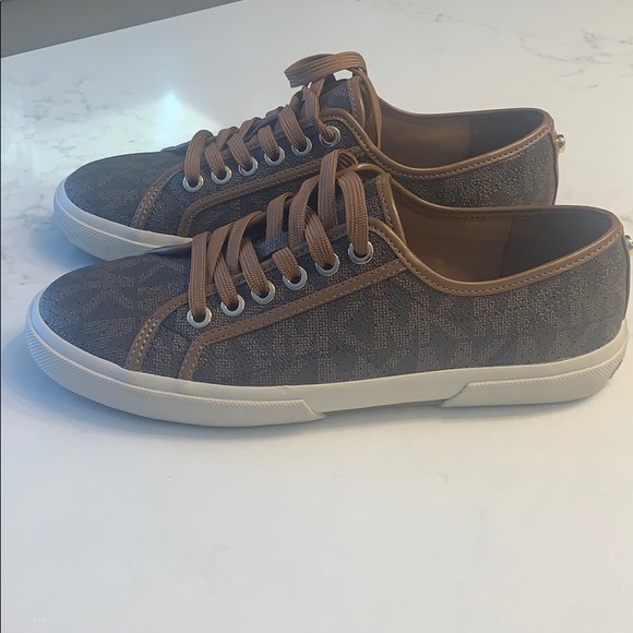 Michael kors brown tan shoes - Picture 2 of 5